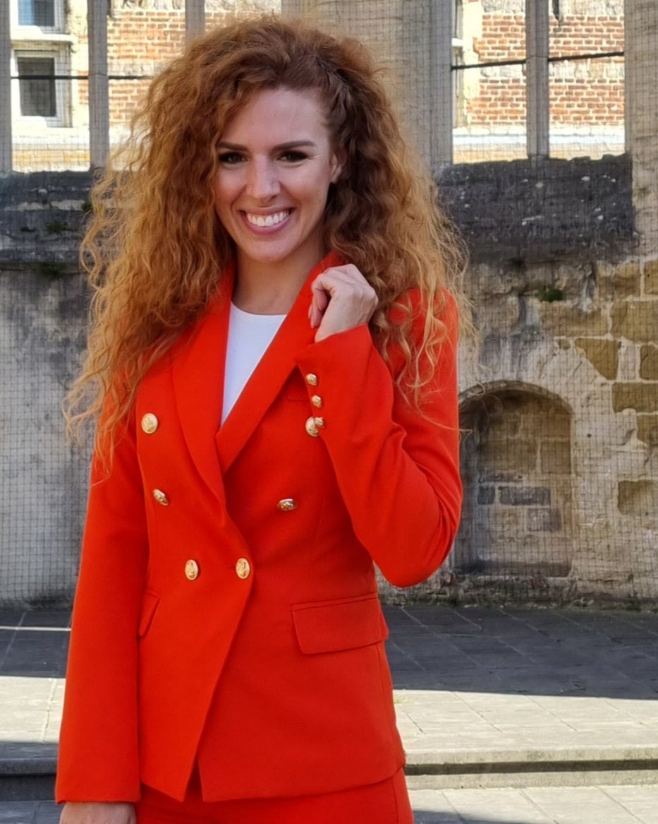 Selena orange blazer